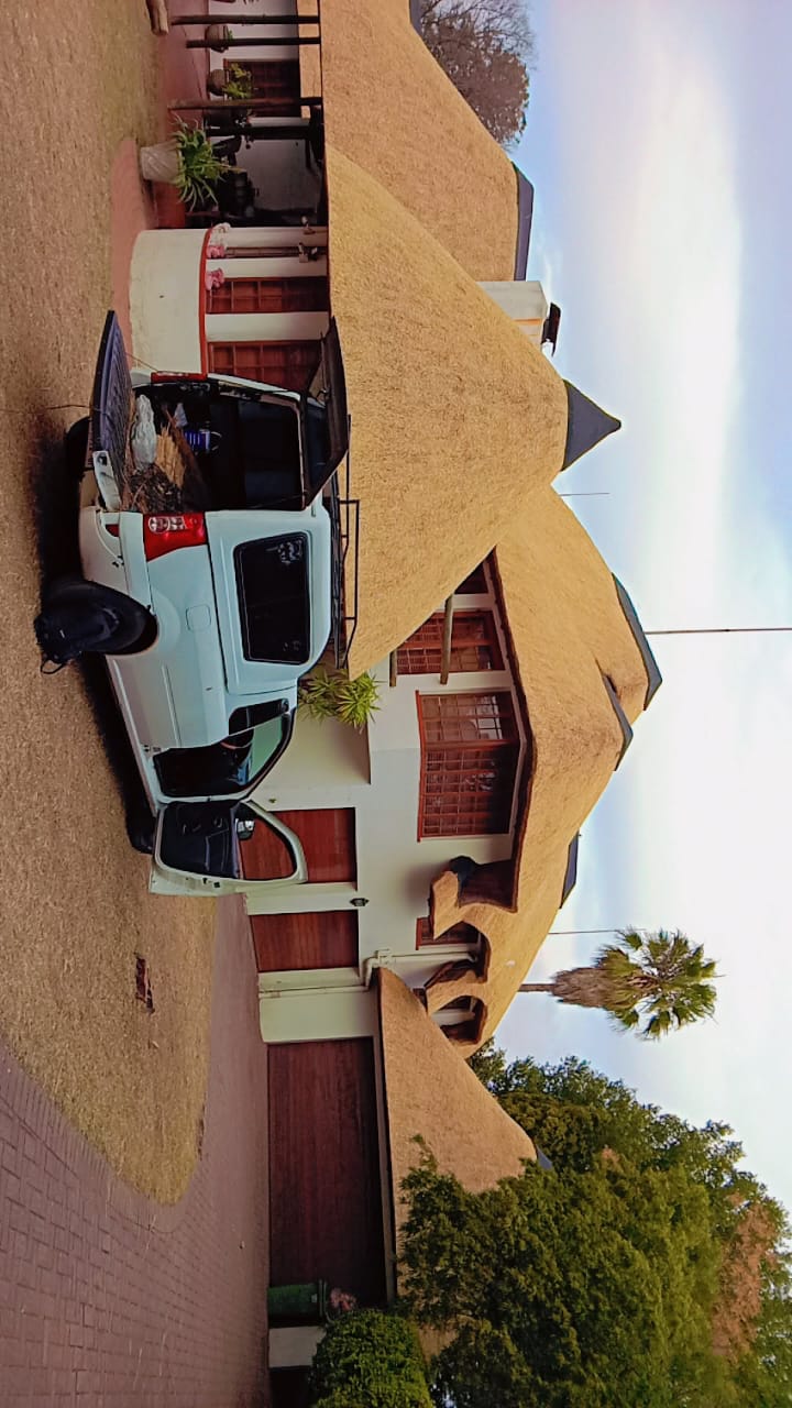 Romwe Thatch project